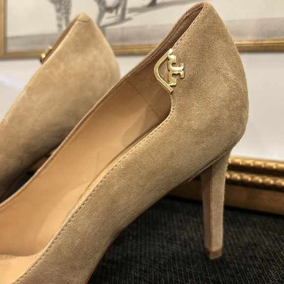 Tory Burch Tan Suede Pointed Toe Pumps Gold Logo Heel Sand Heels - Picture 3 of 16